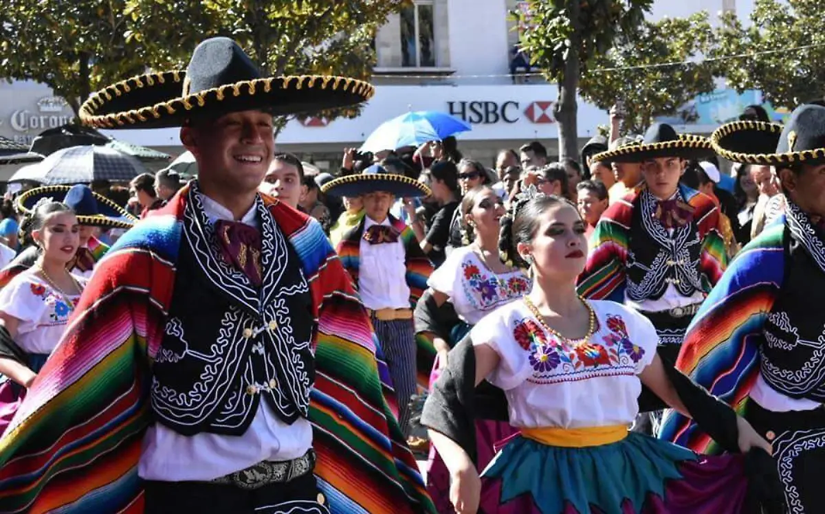 Desfile 20 de nov GOB PARRAL (2)